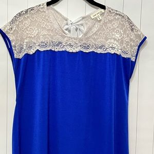 Short sleeve royal blue top